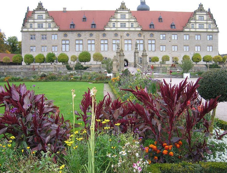 Rabatte im Weikersheimer Schlossgarten im Oktober 2008