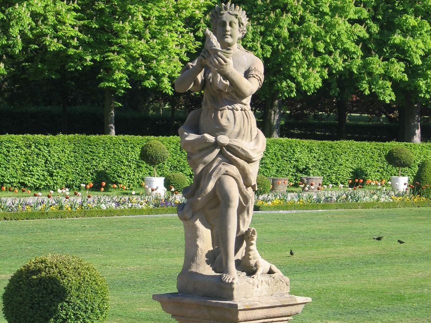 Schloss und Schlossgarten Weikersheim, Figur „Feuer“